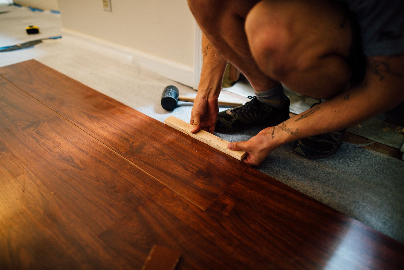 Installing laminate flooring